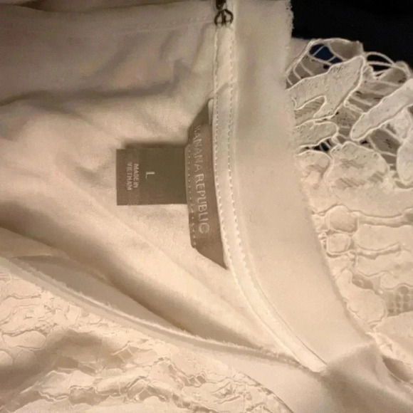 ~Banana Republic~ Lace Top - Large - Picture 7 of 8